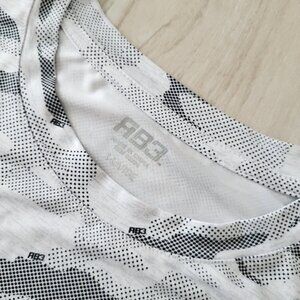 Men's XL Camo T- Shirt Short Sleeve Grey & Black Athletic UV Moisture